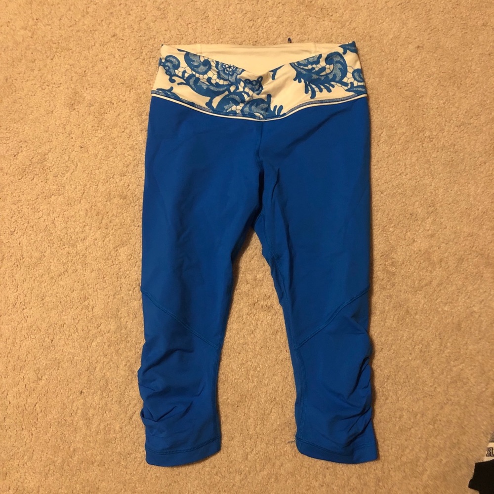 Blue Lululemon crop leggings!